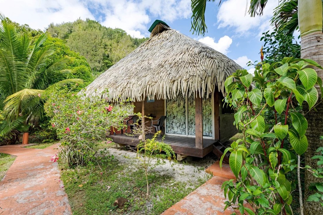In Huahine, Former Boarding House For Sale In Huahine, French Polynesia For Sale (13578542)