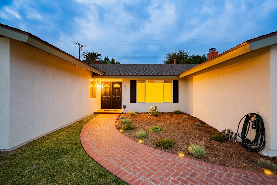 1321 E. Cypress Avenue, Glendora, Ca En Glendora, California, Estados