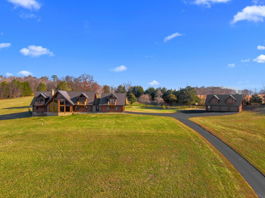 Breathtaking Log Home On 17+ Acres In Dandridge, Tennessee, United
