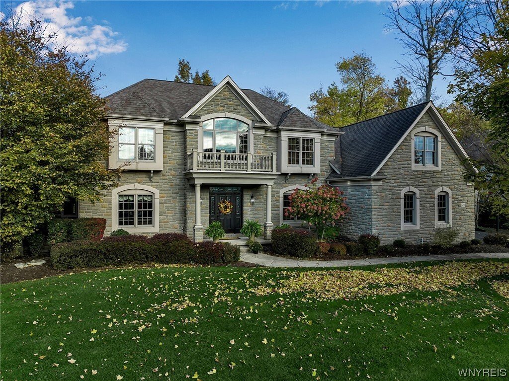 Exceptional Spaulding Lake Home In Clarence, New York, United States