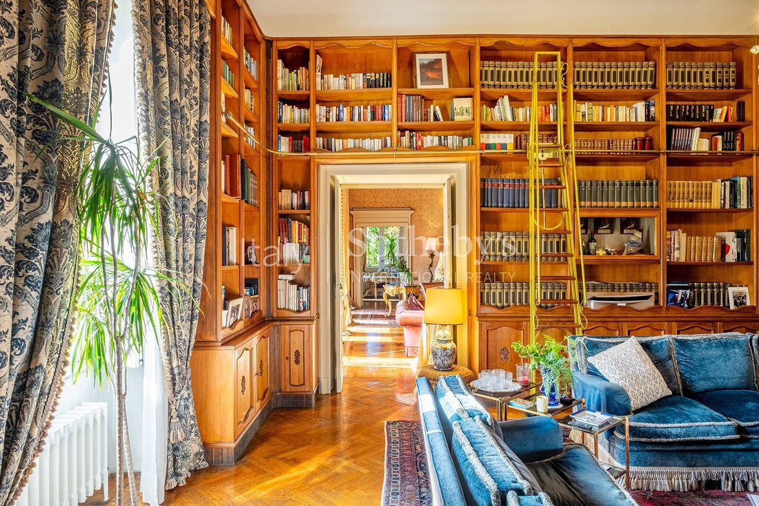 House in Naples, Campania, Italy 2 - 13579725