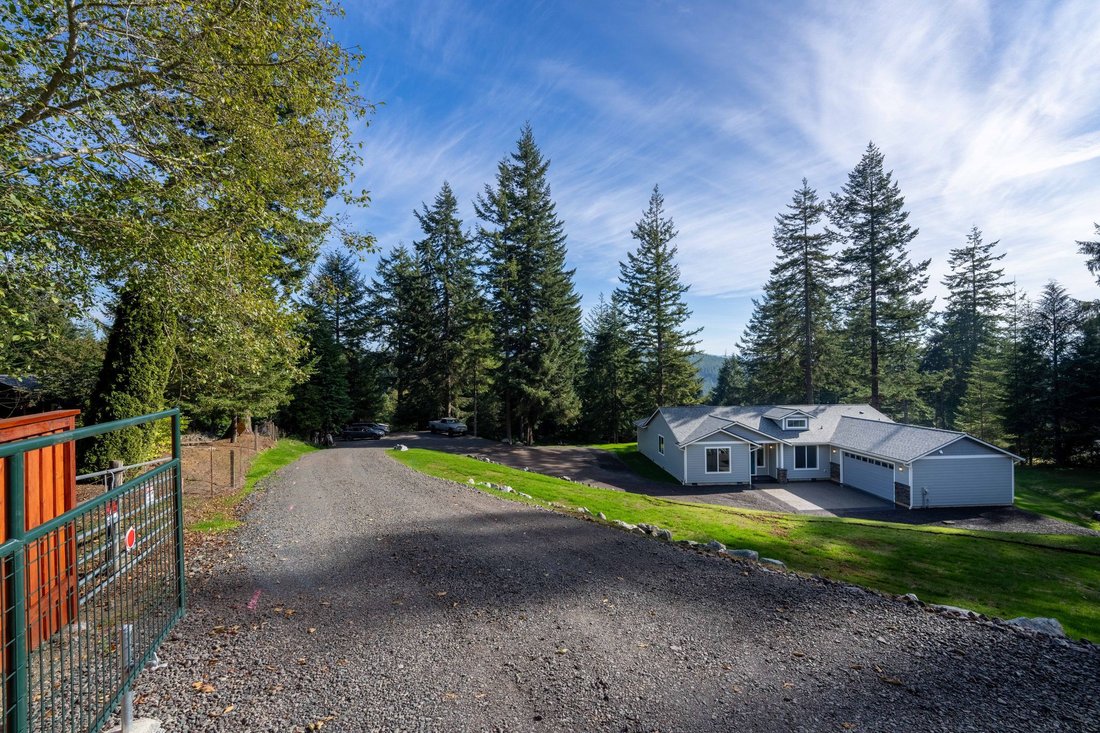 Oregon Coast Country Home On 2 Acres Dans North Bend, Oregon, états