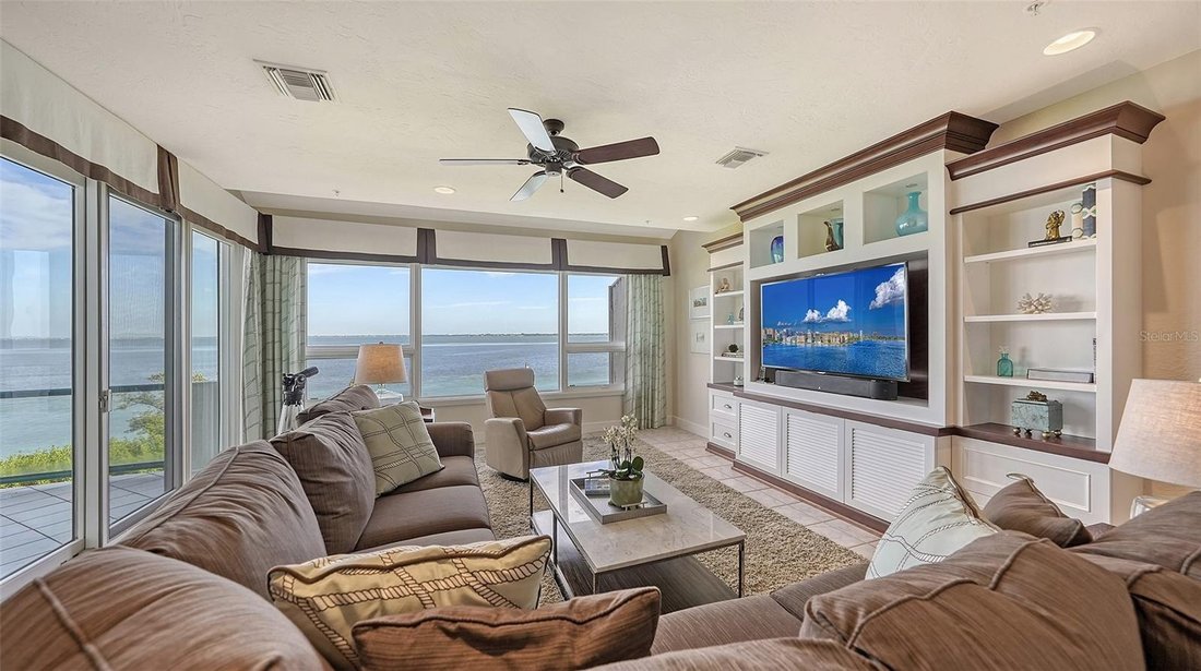 Cozy Waterfront Condo With Upscale In Longboat Key, Florida, United