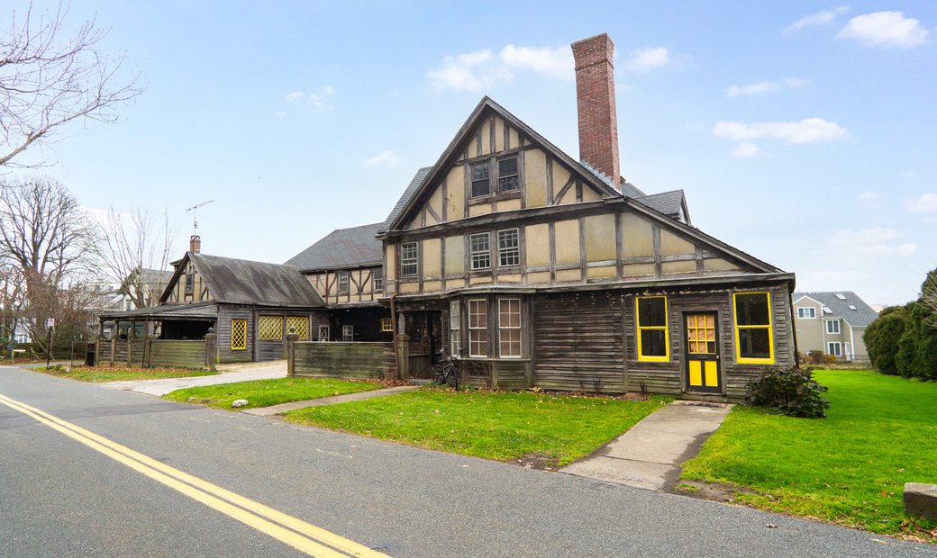 173 Coggeshall Avenue, Newport, Ri, In Newport, Rhode Island, United