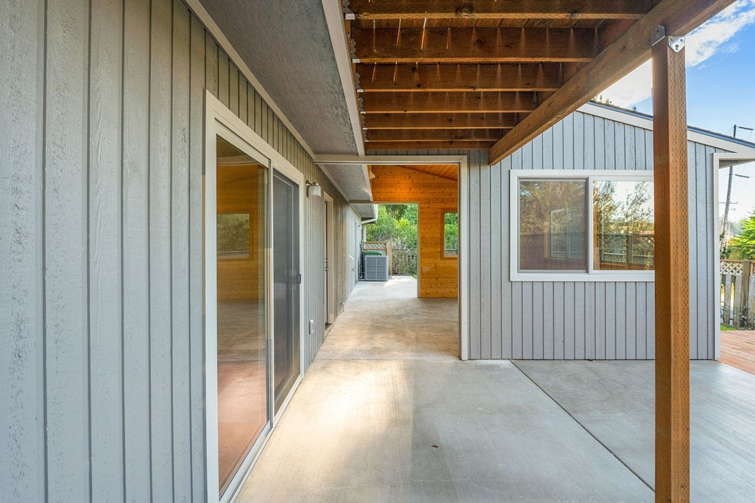 Fully Remodeled Oregon Coast Home! In North Bend, Oregon, United States