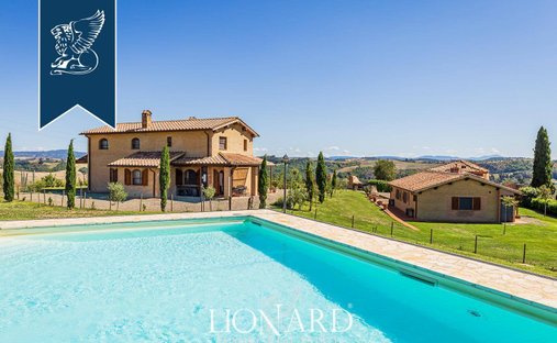 Villa in Montalcino, Tuscany, Italy 1