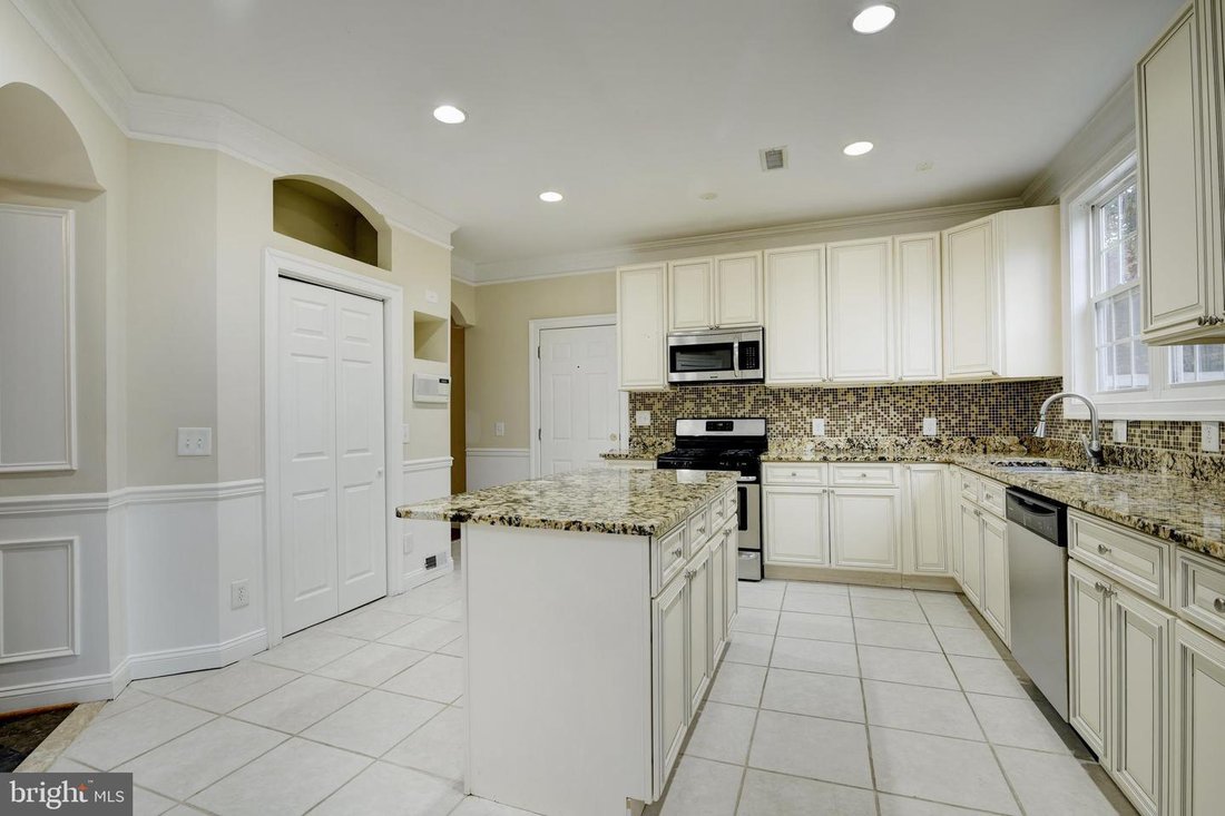 Deluxe Colonial Home With Tons Of Space In Groveton, Virginia, United