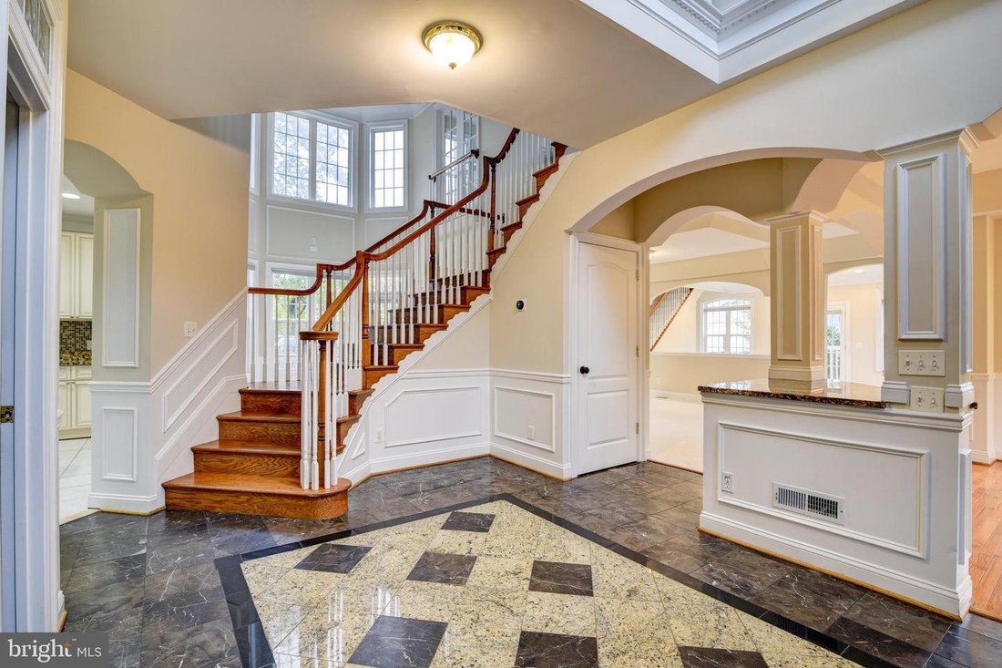 Deluxe Colonial Home With Tons Of Space In Groveton, Virginia, United