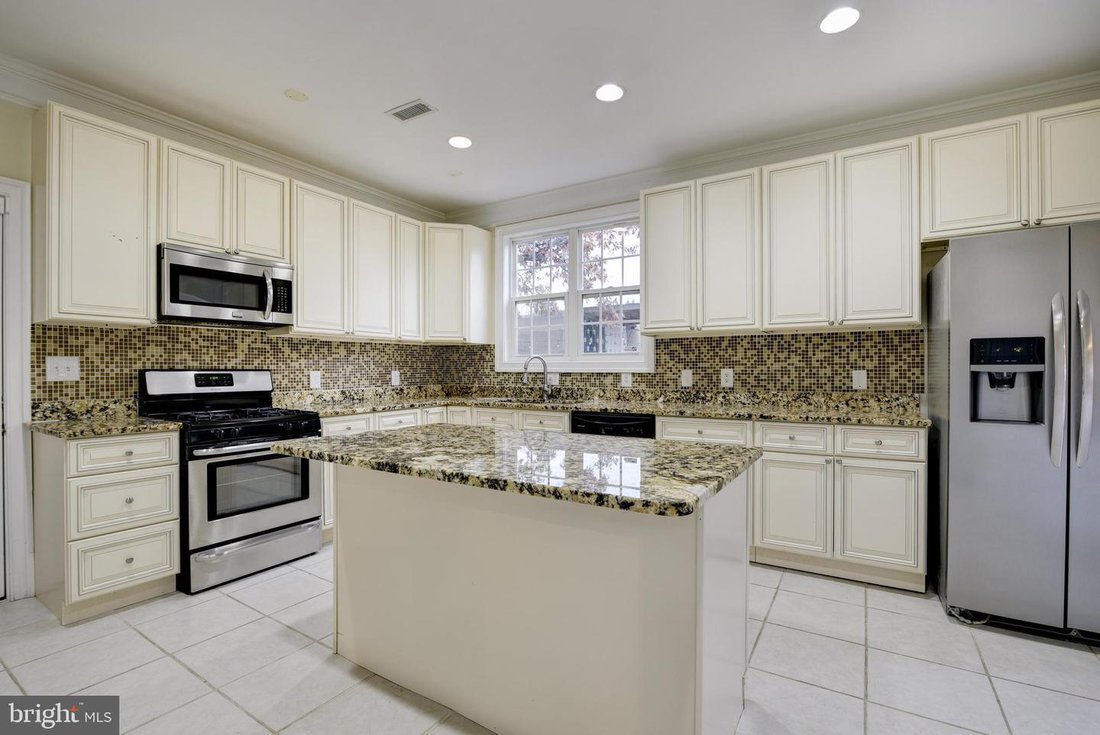 Deluxe Colonial Home With Tons Of Space In Groveton, Virginia, United