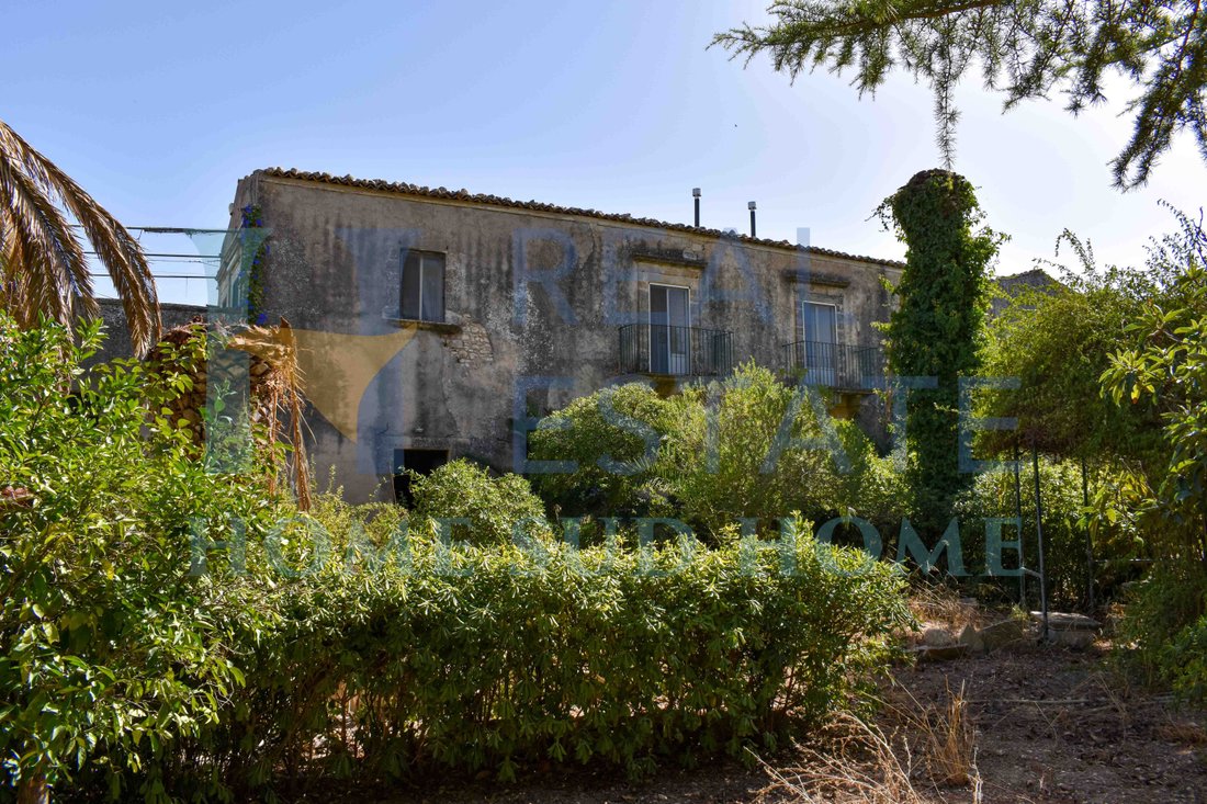Villa in Chiaramonte Gulfi, Sicily, Italy 1 - 13589655