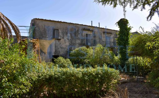 Villa in Chiaramonte Gulfi, Sicily, Italy 1
