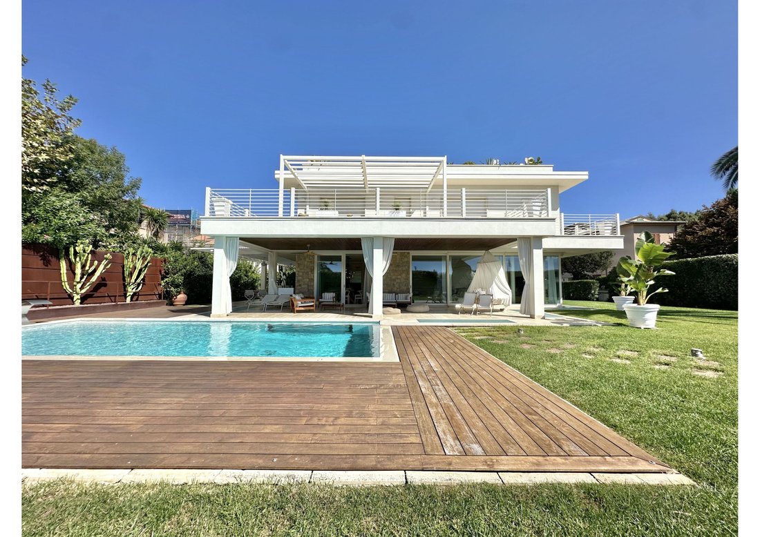 Sea Front Villa With Amazing Pool + Wellness In Forte Dei Marmi, Tuscany, Italy For Sale (13589698)