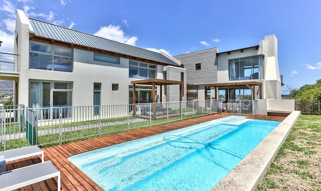 Amazing Family Home In Benguela Cove In Hermanus, Western Cape, South