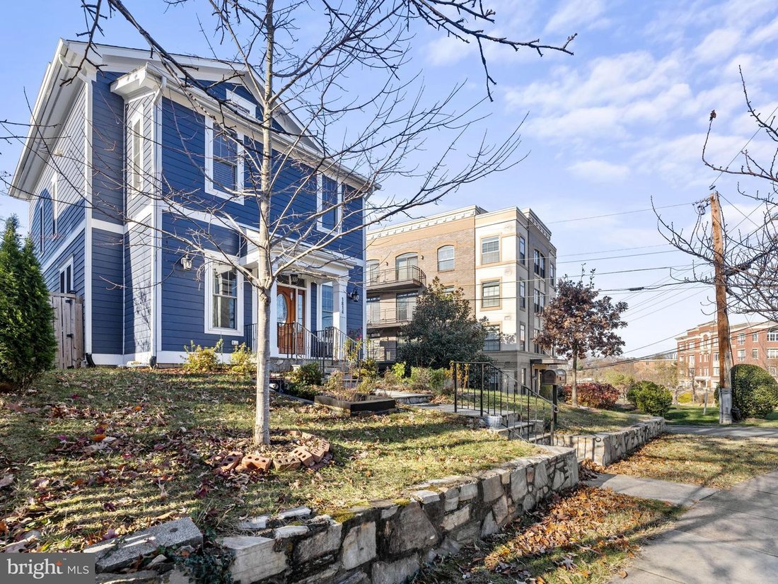 Prime Location At Lyon Village Park In Arlington, Virginia, United