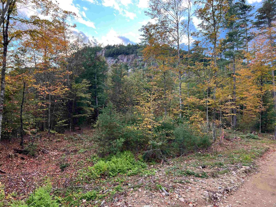 Modern Farmhouse With Cathedral Ledge In Bartlett, New Hampshire