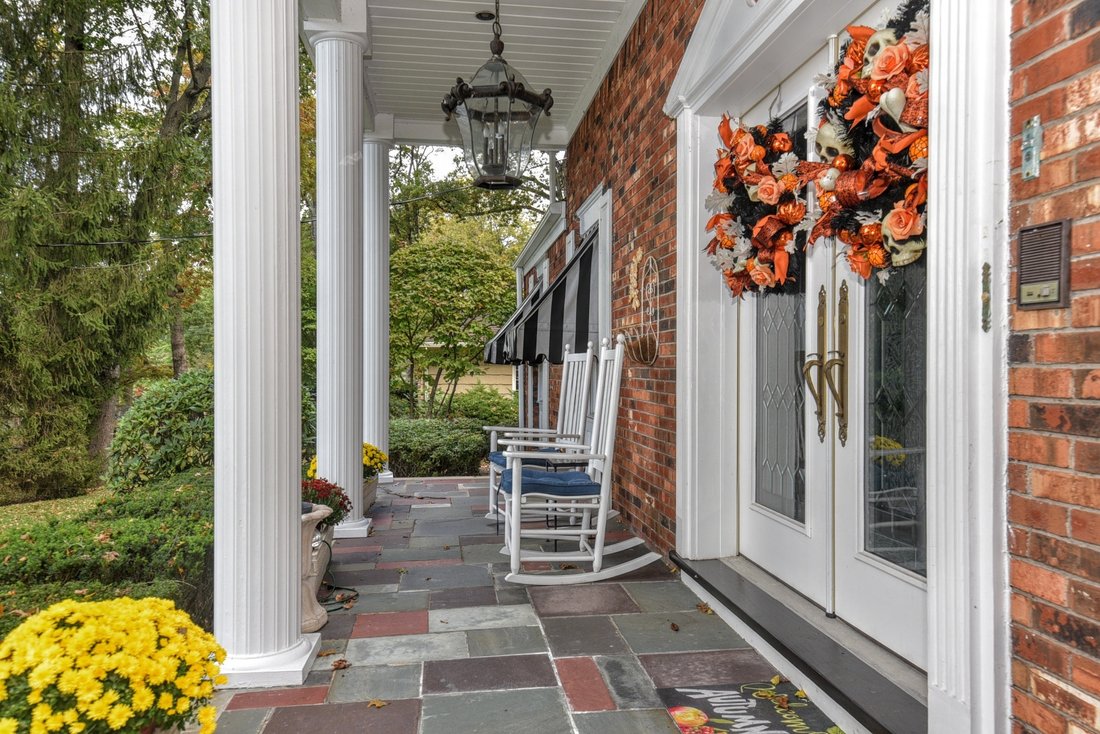 Colonial Overlooking Ramsey In Allendale, New Jersey, United
