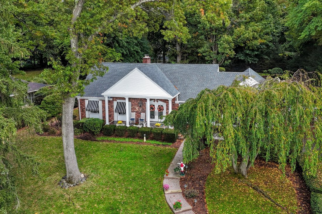 Colonial Overlooking Ramsey In Allendale, New Jersey, United