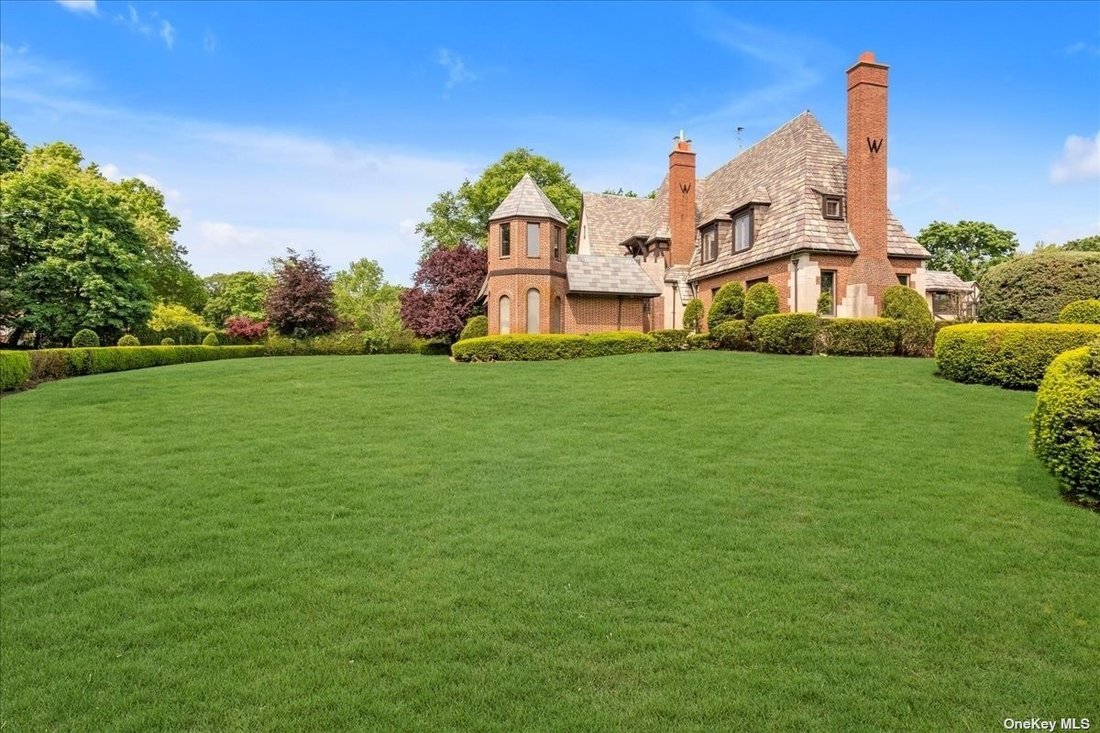 House Hewlett Bay Park In Hewlett, New York, United States For Sale