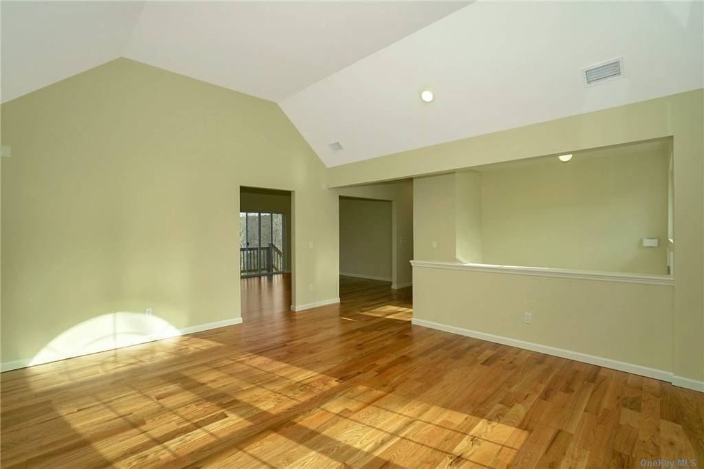 House Farmingville In Holtsville, New York, United States For Sale