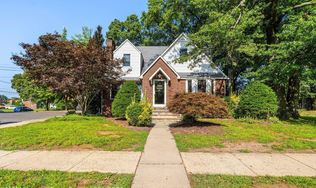 Listings by Corcoran Baer & McIntosh United States JamesEdition