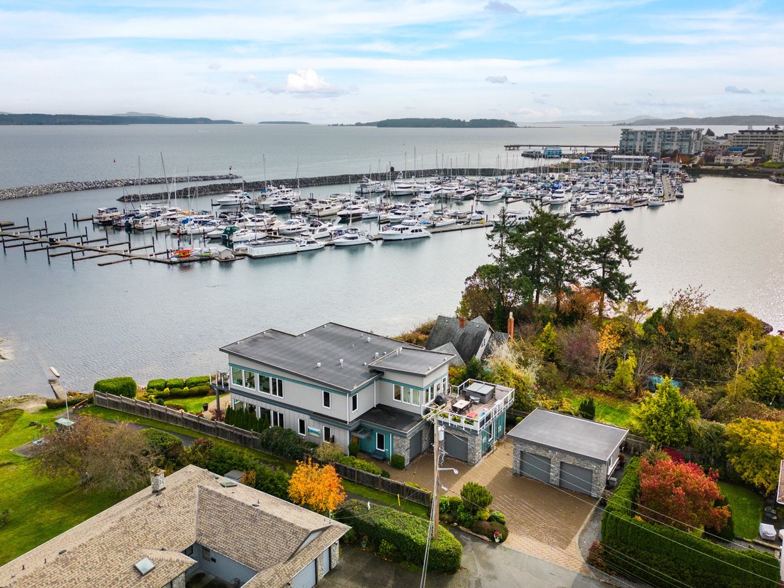 Spectacular Waterfront Duplex Gem In Sidney, British Columbia, Canada