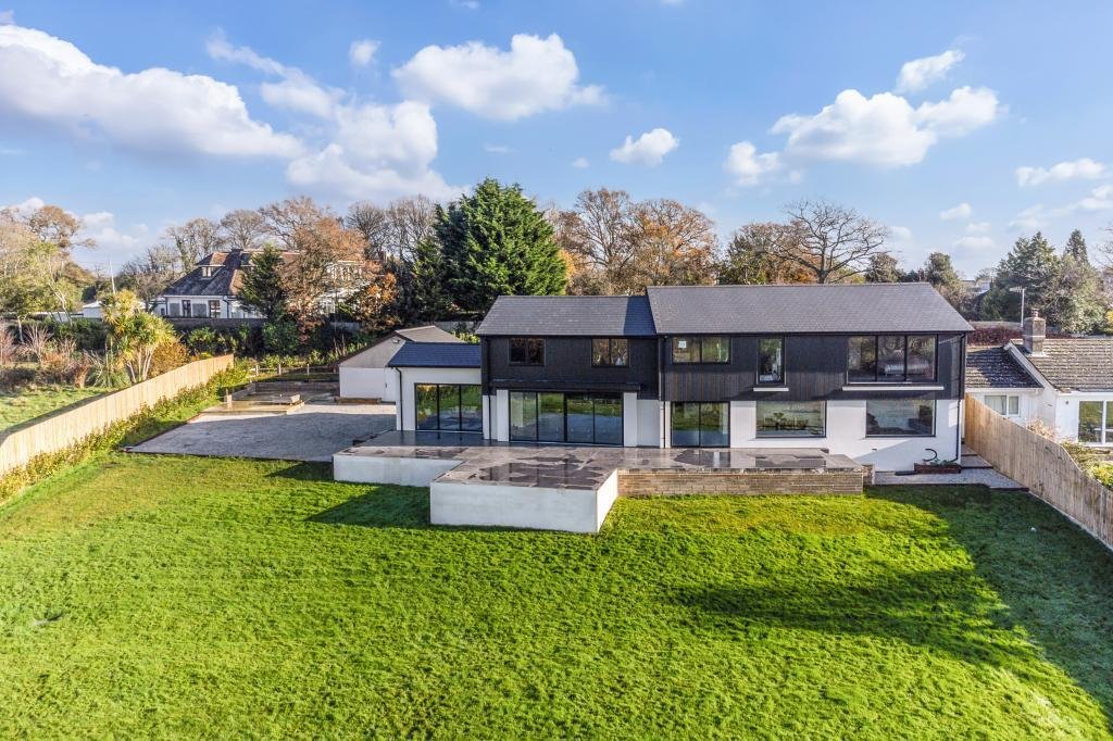 4 Bedroom Detached House For In Lytchett Matravers, England, United