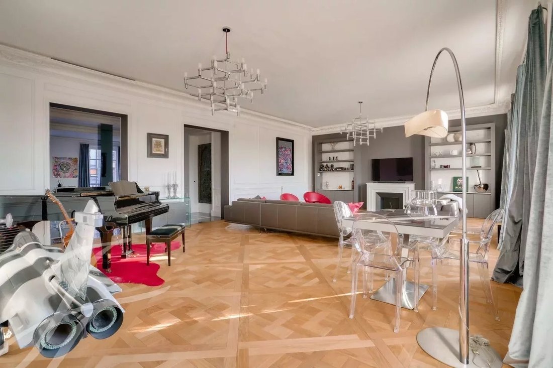 Superb Restored Apartment Avenue Foch In Paris, île De France, France