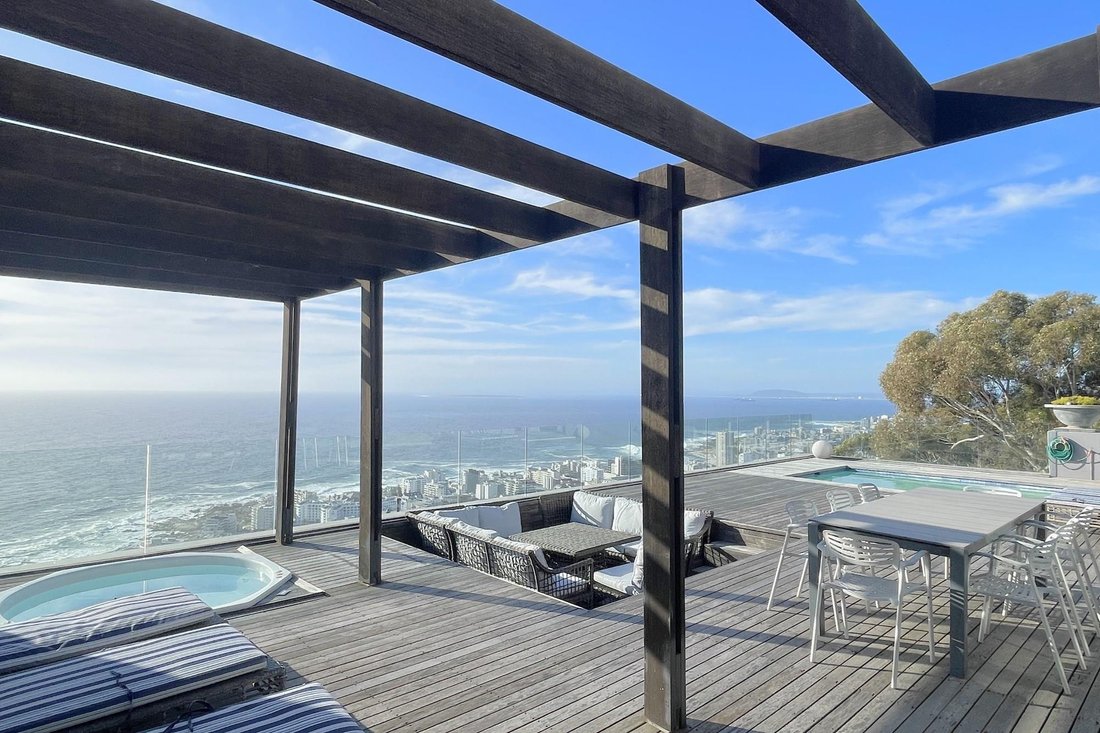 Immaculate Spacious Apt On Lion's Head In Cape Town, Western Cape