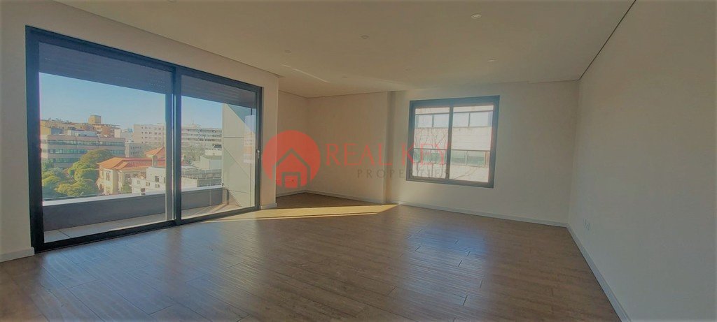 Apartment in Cedofeita, Santo Ildefonso, Se, Miragaia, Sao Nicolau e Vitoria, Porto District, Portugal 1 - 13600747
