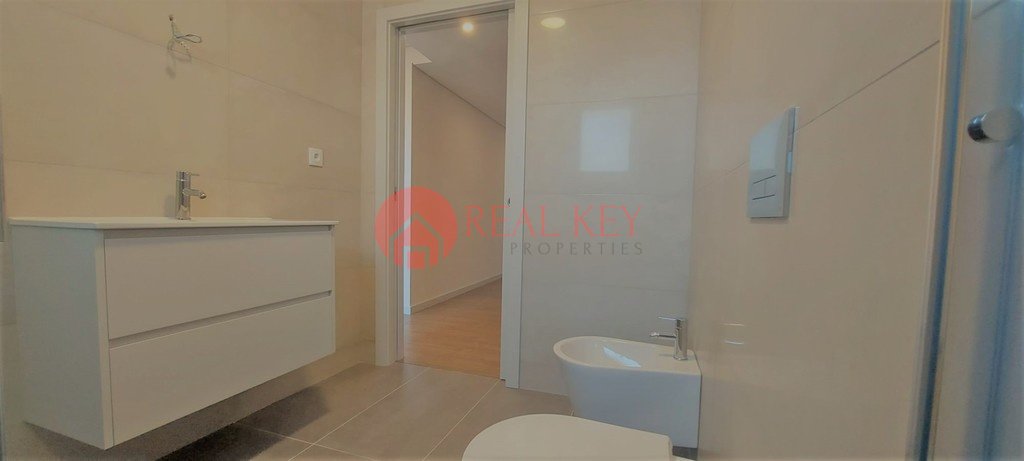 Apartment in Cedofeita, Santo Ildefonso, Se, Miragaia, Sao Nicolau e Vitoria, Porto District, Portugal 5 - 13600747