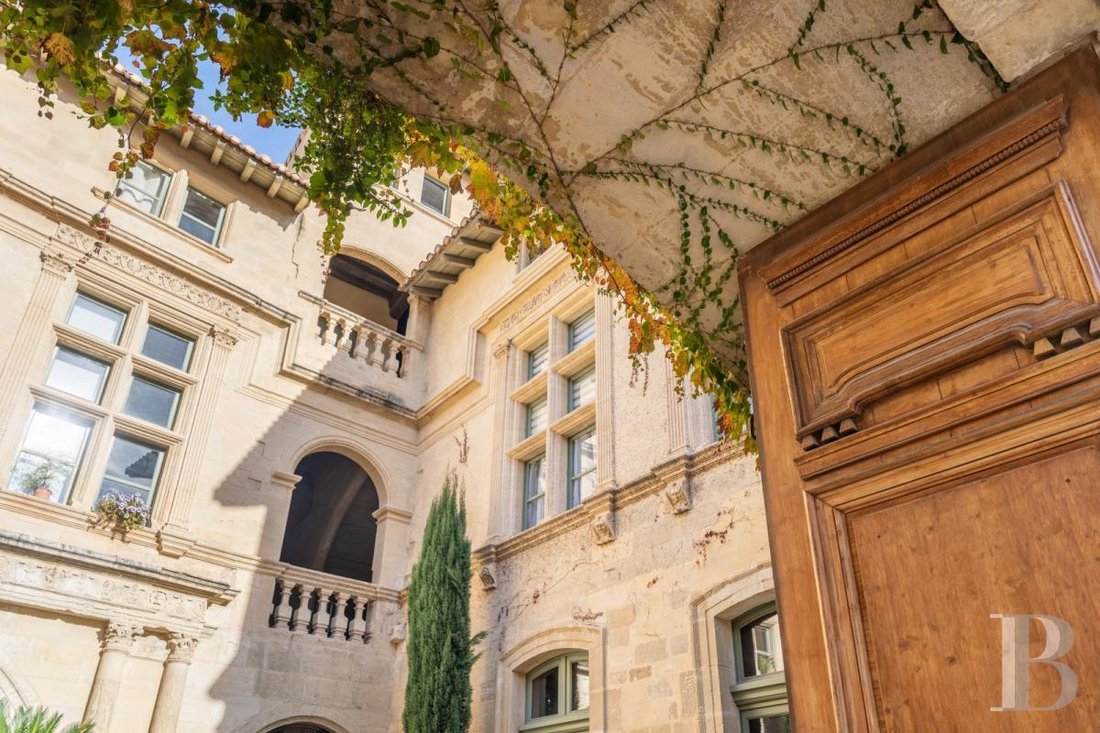 An Enchanting 400m² Apartment In Tarascon, Provence Alpes Côte D'azur