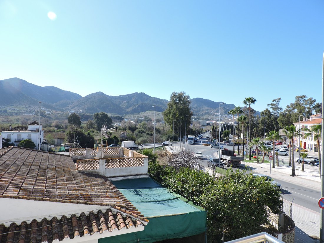 Edificio De Uso Mixto In Estacion De Cartama, Andalusia, Spain For Sale
