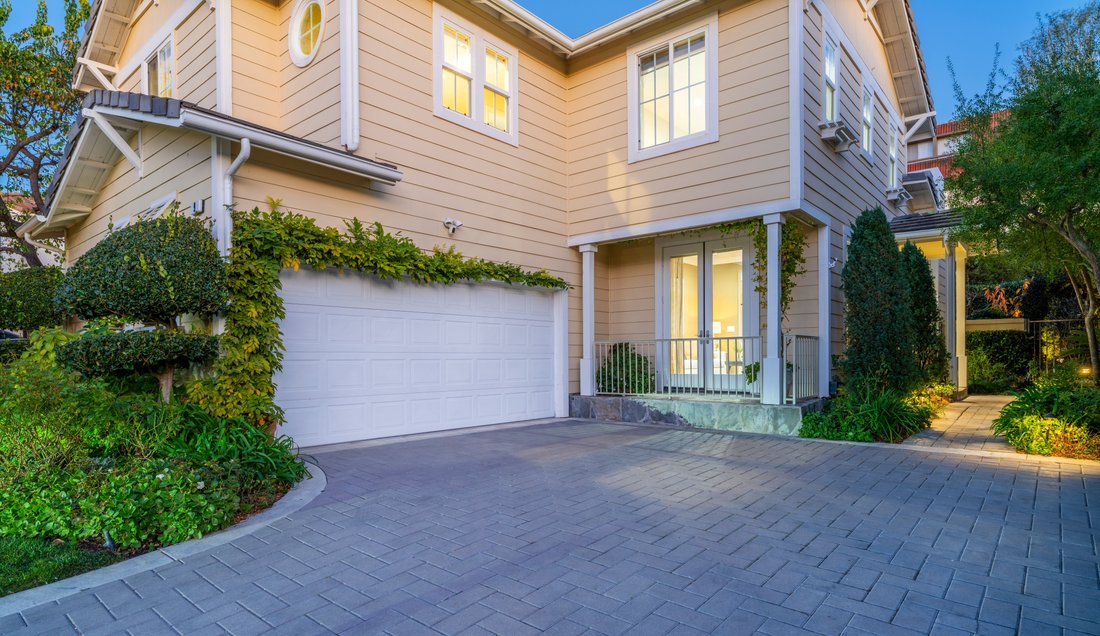 9 Pepper Tree Lane, Rolling In Rolling Hills Estates, California