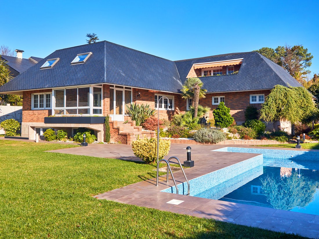 Detached House For Sale Close To The Beach With Sea Views In In Galicia