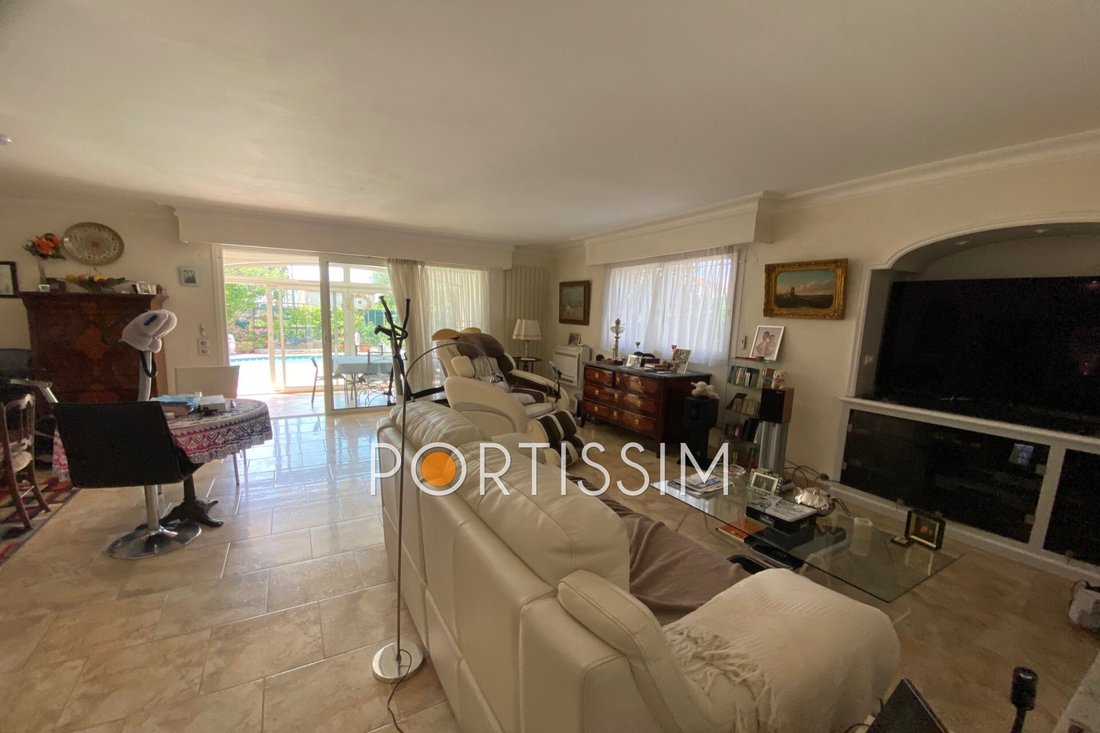 Villa in Saint-Laurent-du-Var, Provence-Alpes-Côte d'Azur, France 3 - 13608494