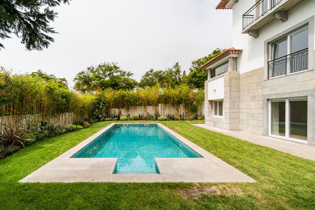 Beautiful 6 Bedroom Villa In The Exclusive Restelo In Lisbon, Lisbon
