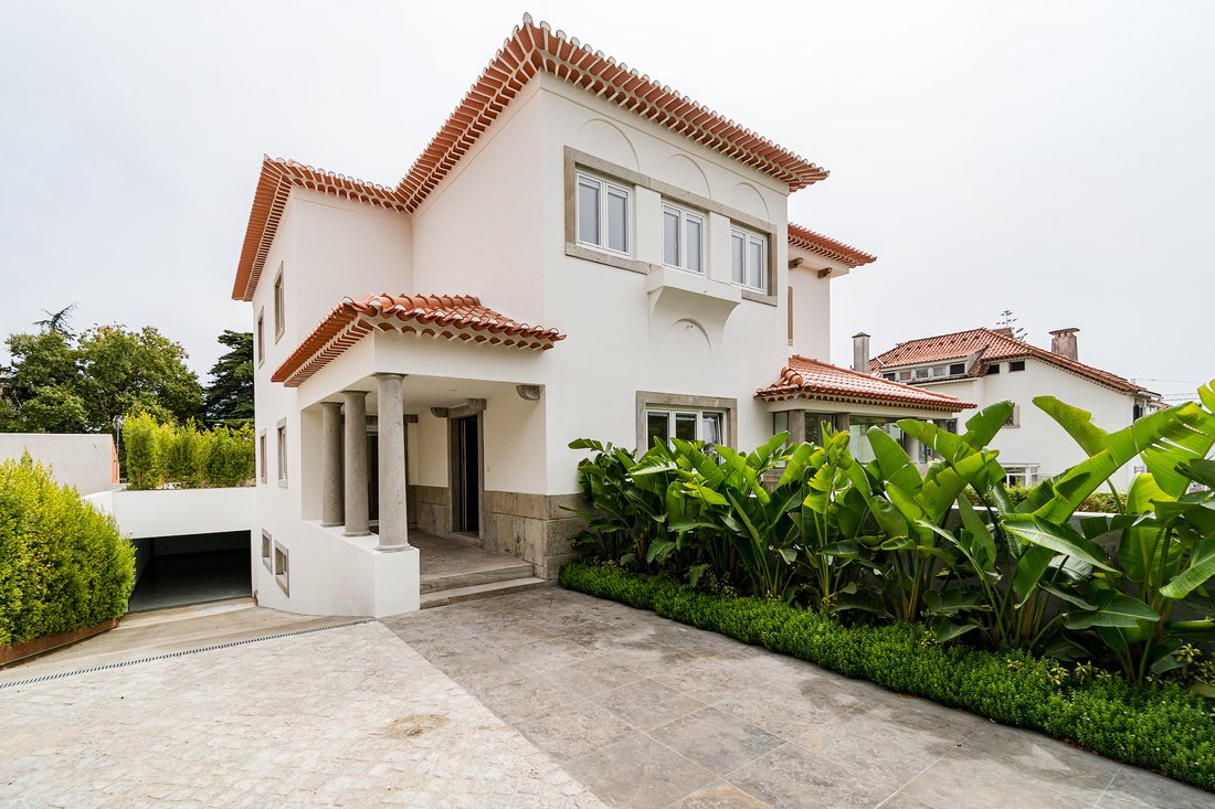 Beautiful 6 Bedroom Villa In The Exclusive Restelo In Lisbon, Lisbon