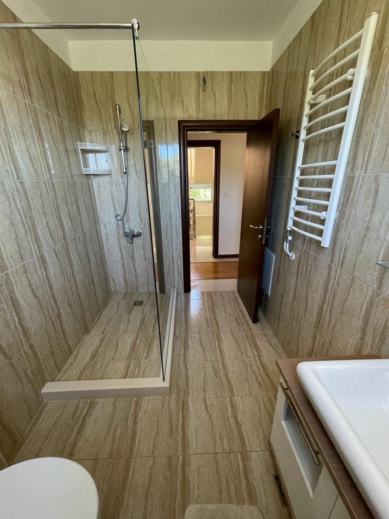 Villa Of 300 Sq.M. For Sale In In Ulcinj, Gemeinde Ulcinj, Montenegro