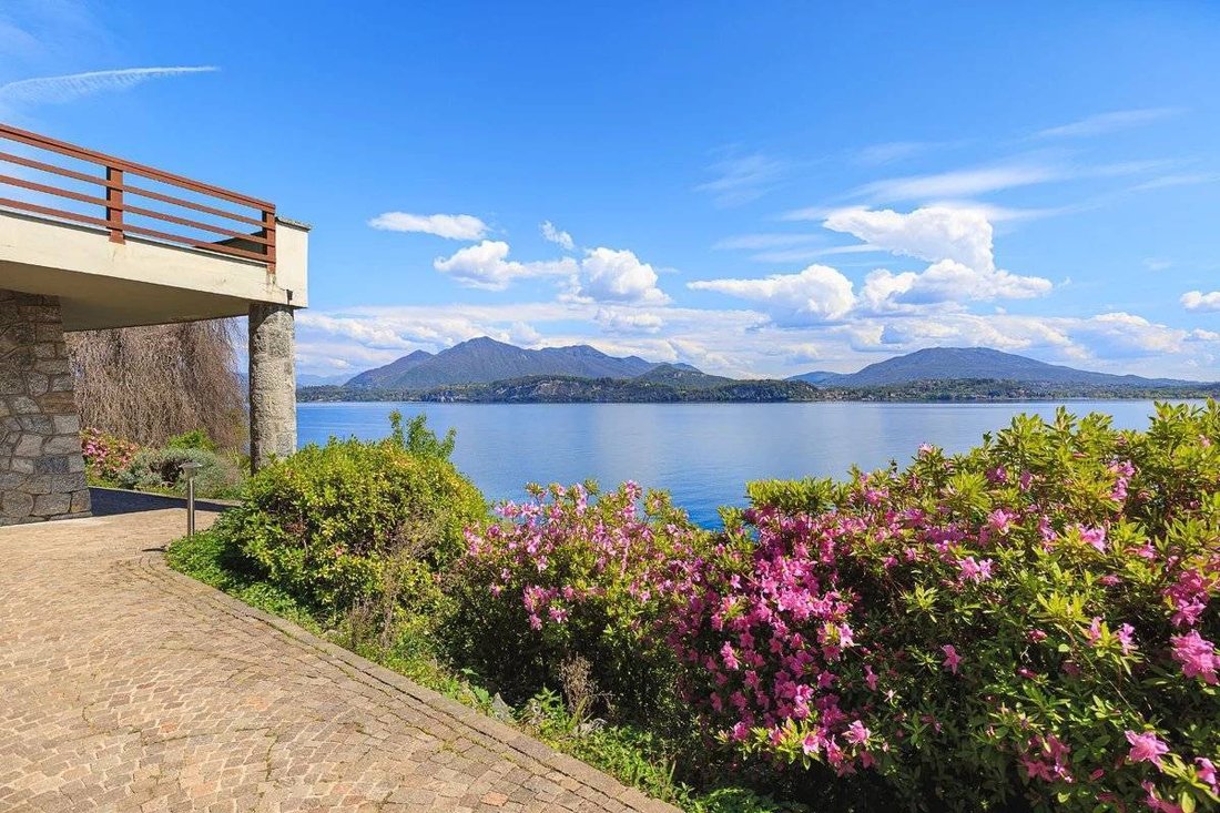 Modern Lakefront Villa With A Large Terrace In Lesa, Piedmont, Italy