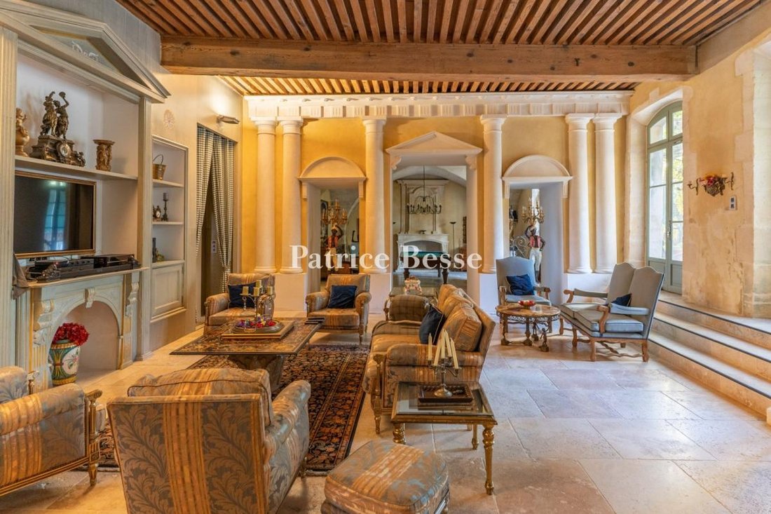 An Enchanting 400m² Apartment In Tarascon, Provence Alpes Côte D'azur