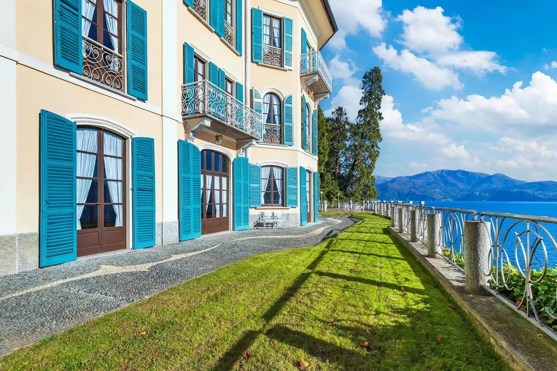Prestigious Lakefront Villa In An Enormous Park In Cannobio, Piedmont