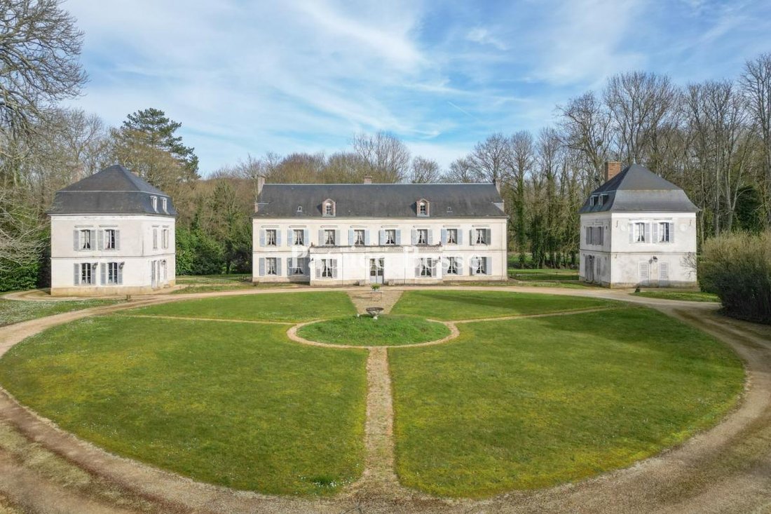 A Chateau With An Old Farm Complex In Joigny, Bourgogne Franche Comté