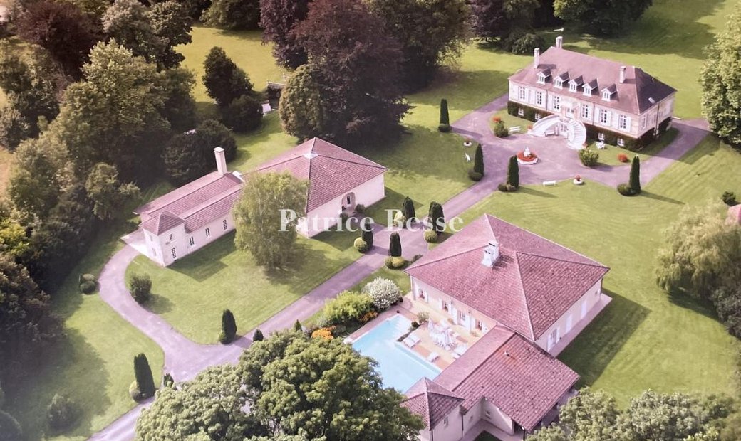 An 18th Century Chateau With A In Savonnières Devant Bar, Grand Est