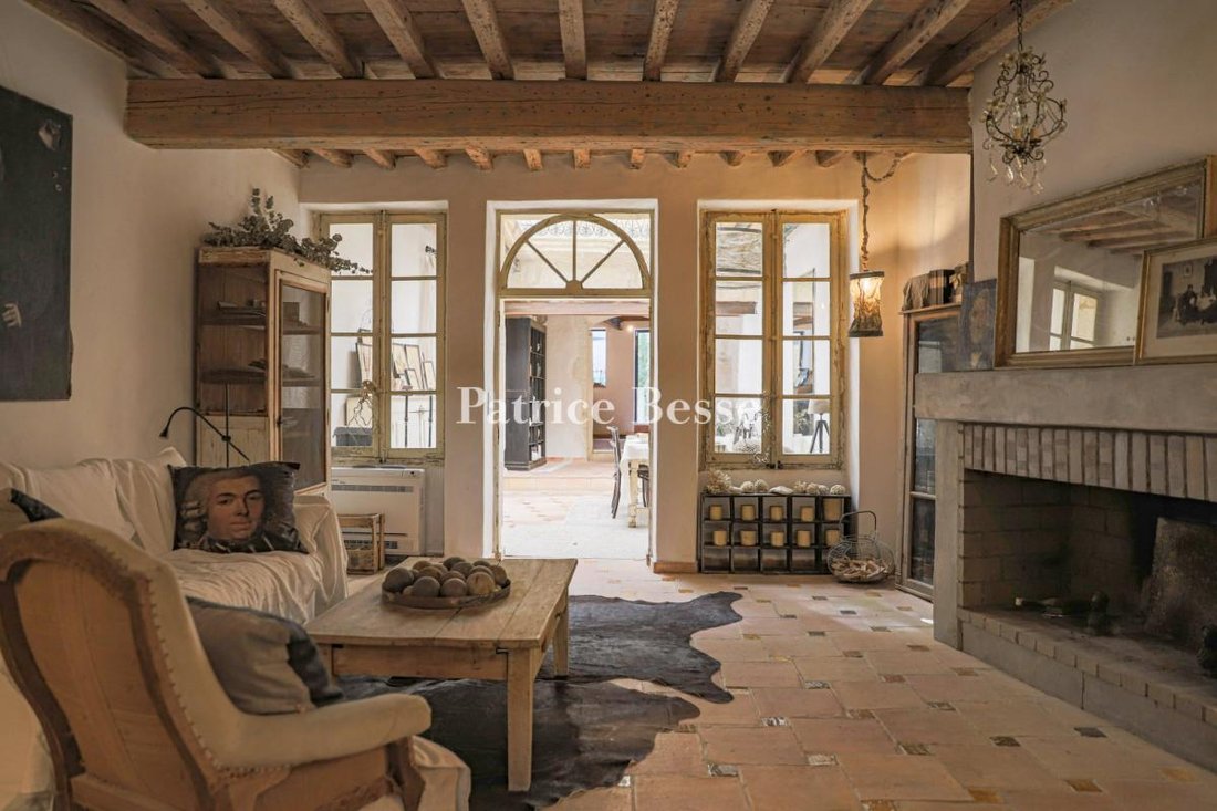 A Completely Restored Late In Tarascon, Provence Alpes Côte D'azur