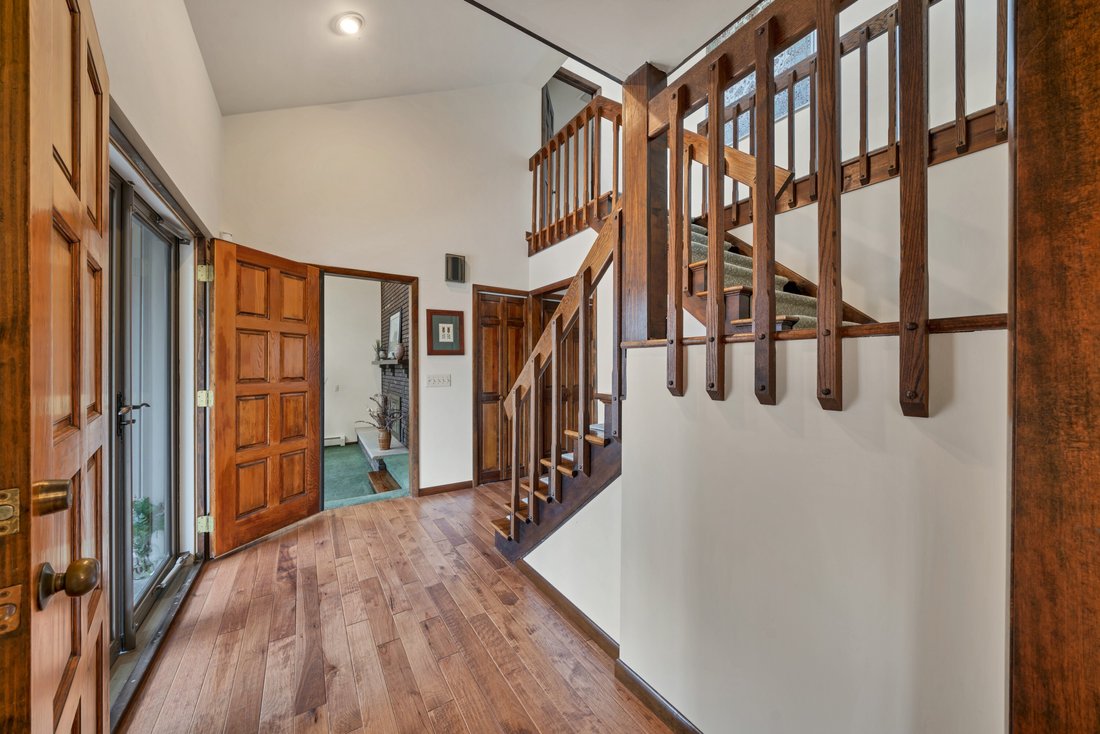 Contemporary Style Colonial In In Long Valley, New Jersey, United