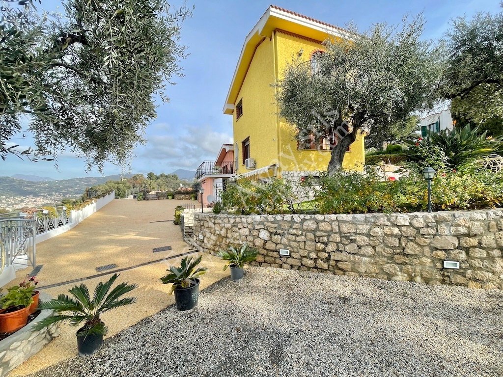 A1266 Villa For Exclusive Sale On The First Hill Of In Liguria, Italy