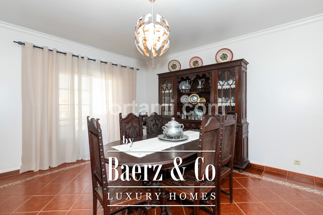 Detached House T2+3 For Sale In In Albufeira E Olhos De água, Portugal