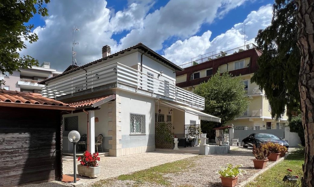 Villa Fiuggi Dans Fiuggi, Latium, Italie à Vendre (12326515)