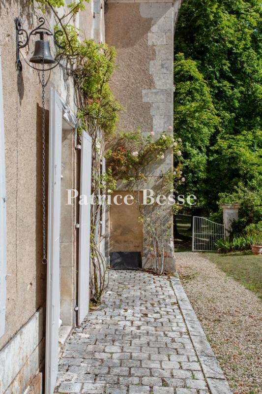 Le Rêve de Pierre: An 18th-Century Chateau’s Whisper in Poitiers’ Heart