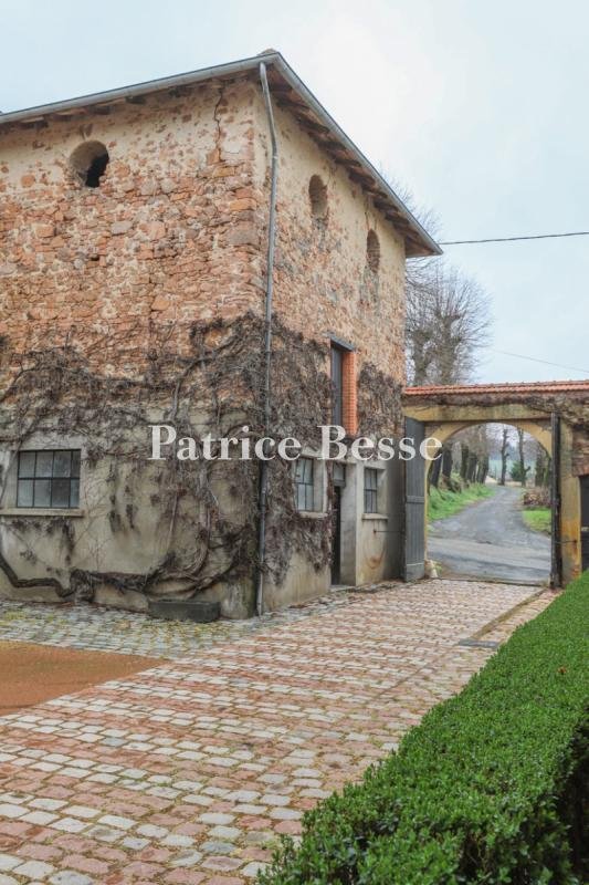A 17th Century Stately Manor House, Its In Roanne, Auvergne Rhône Alpes